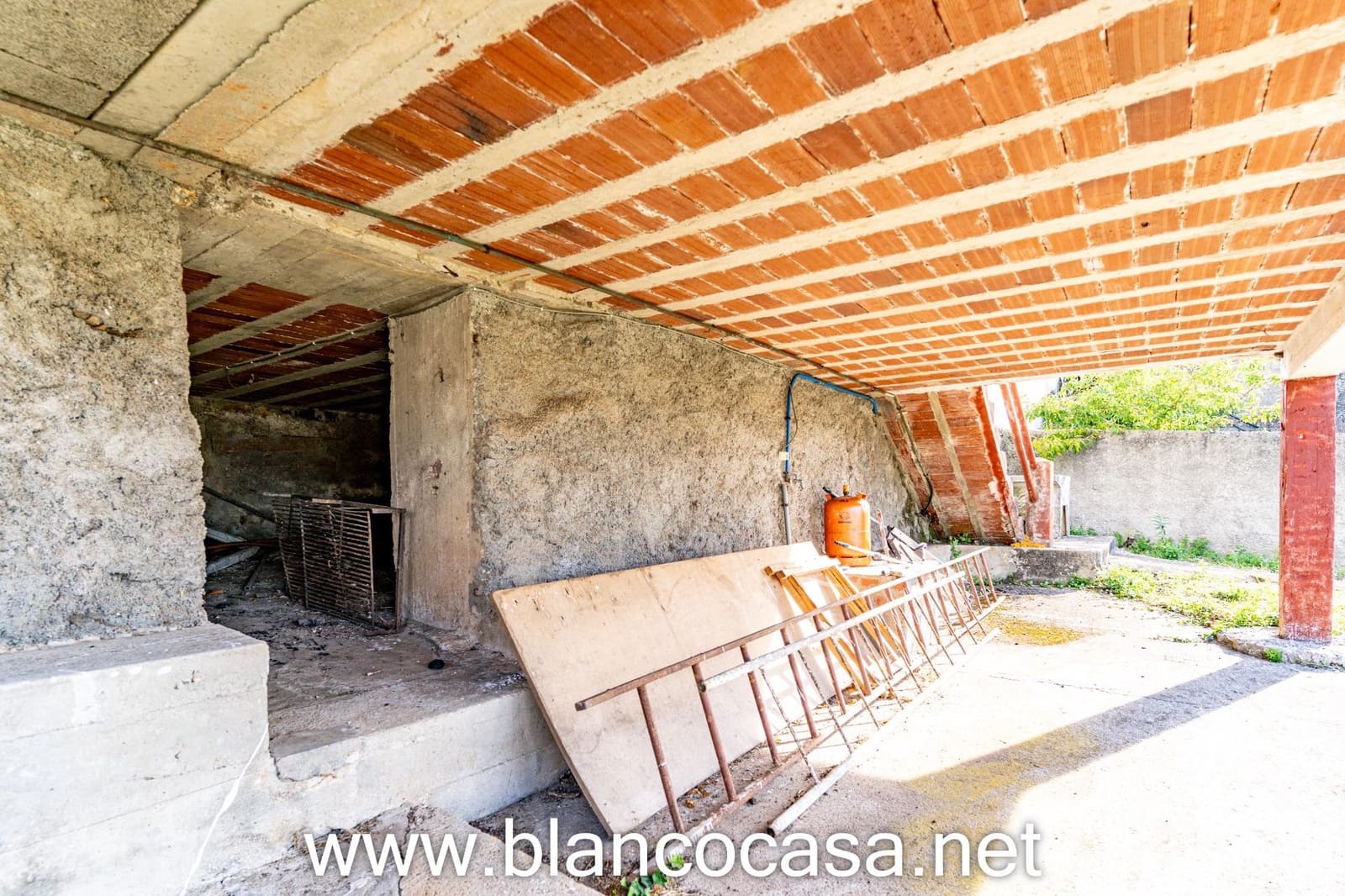 7 slaapkamer Finca/Landhuis te koop in Carballo met garage - € 299.900 (Ref: 9383378)