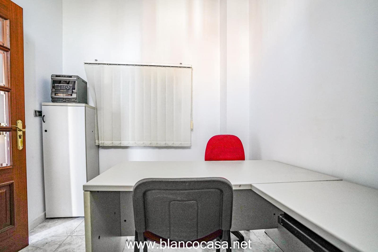 Kommersiell att hyra i Carballo - 500 € (Ref: 9383380)