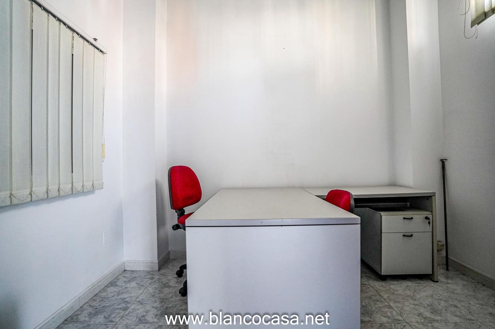 Kommersiell att hyra i Carballo - 500 € (Ref: 9383380)