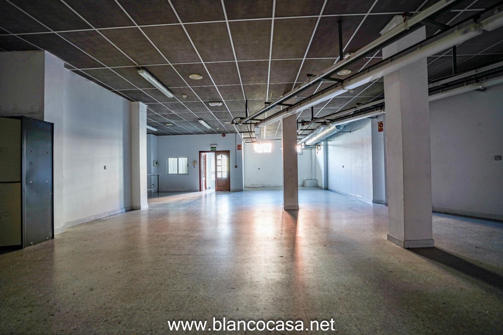 Kommersiell att hyra i Carballo - 500 € (Ref: 9383380)