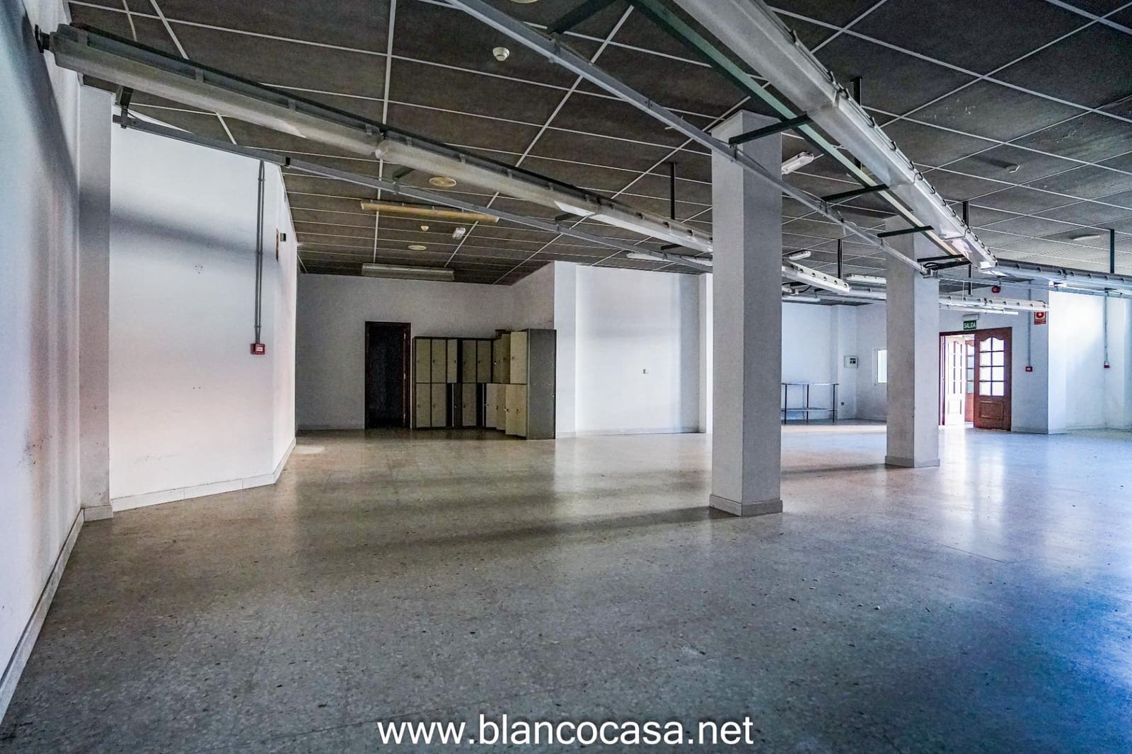 Kommersiell att hyra i Carballo - 500 € (Ref: 9383380)