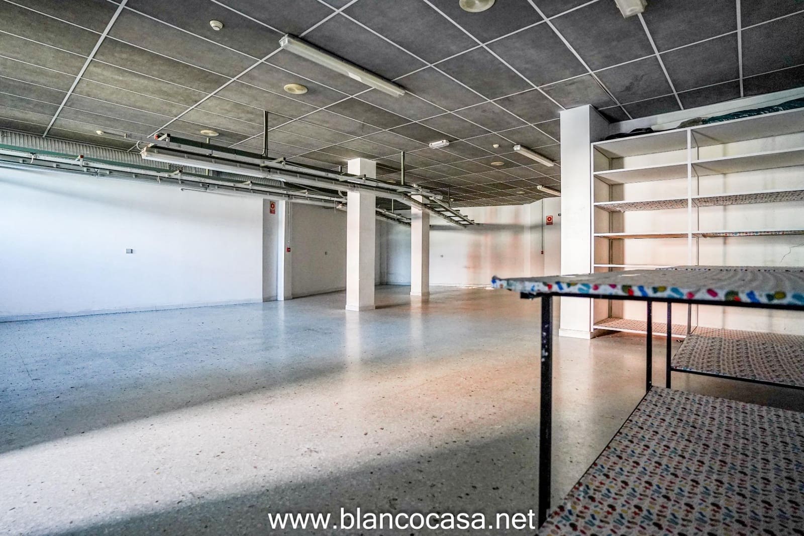 Kommersiell att hyra i Carballo - 500 € (Ref: 9383380)