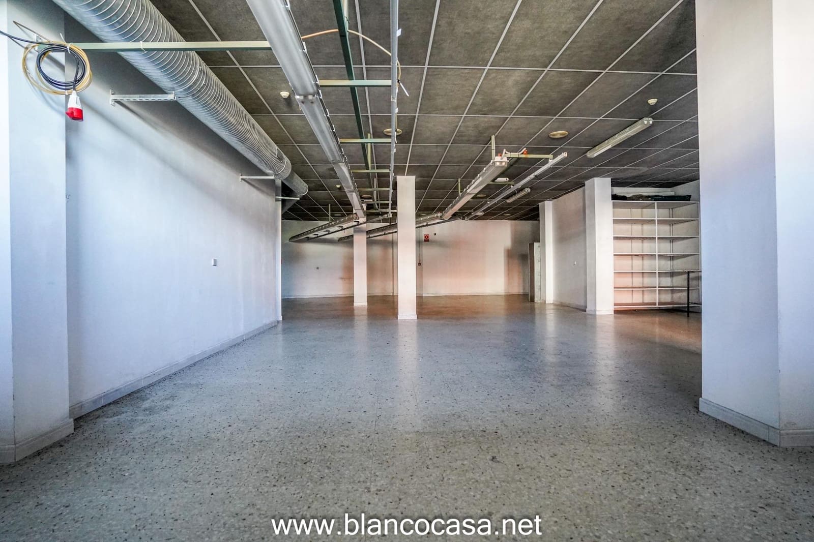 Kommersiell att hyra i Carballo - 500 € (Ref: 9383380)