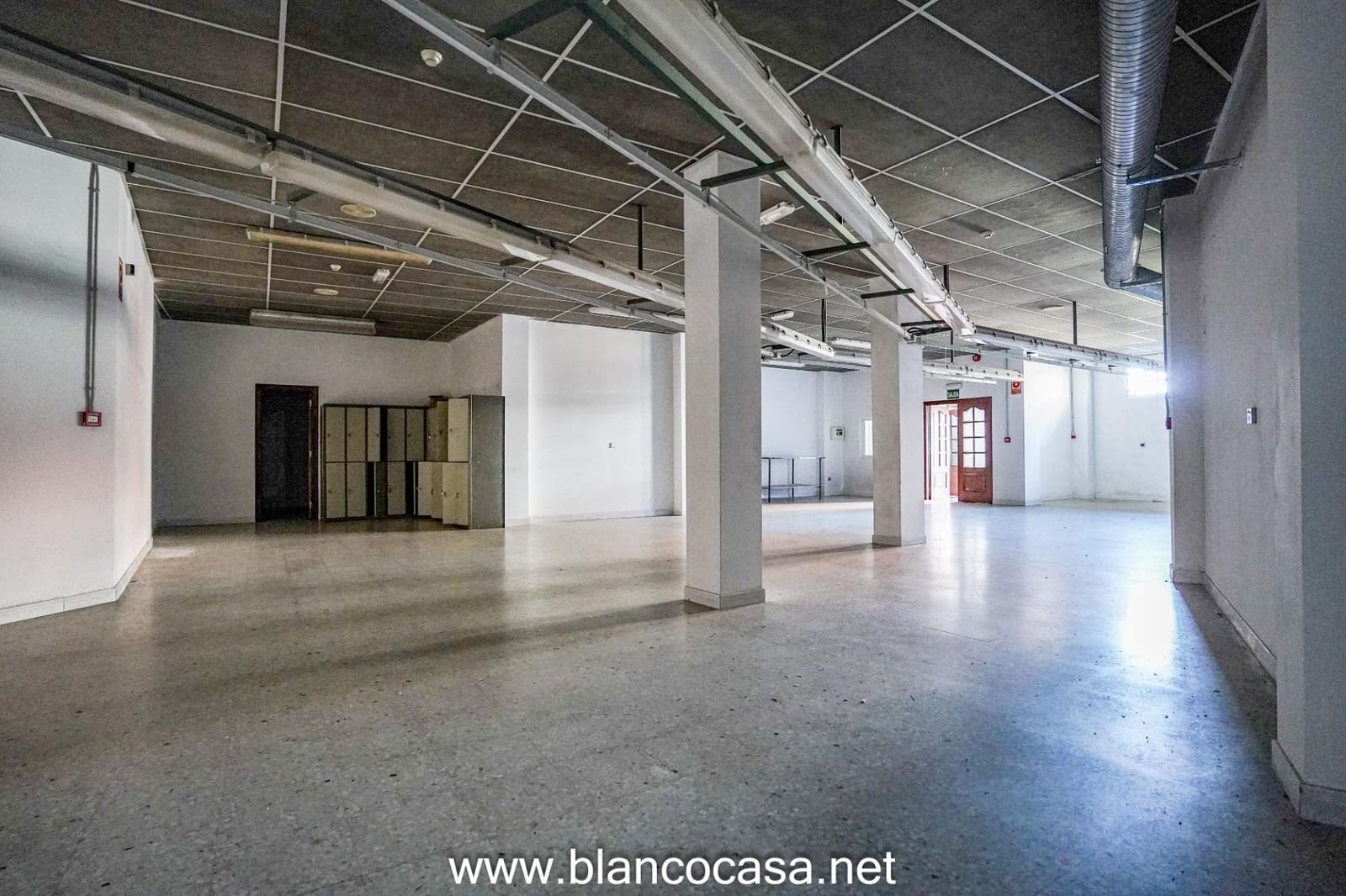 Kommersiell att hyra i Carballo - 500 € (Ref: 9383380)