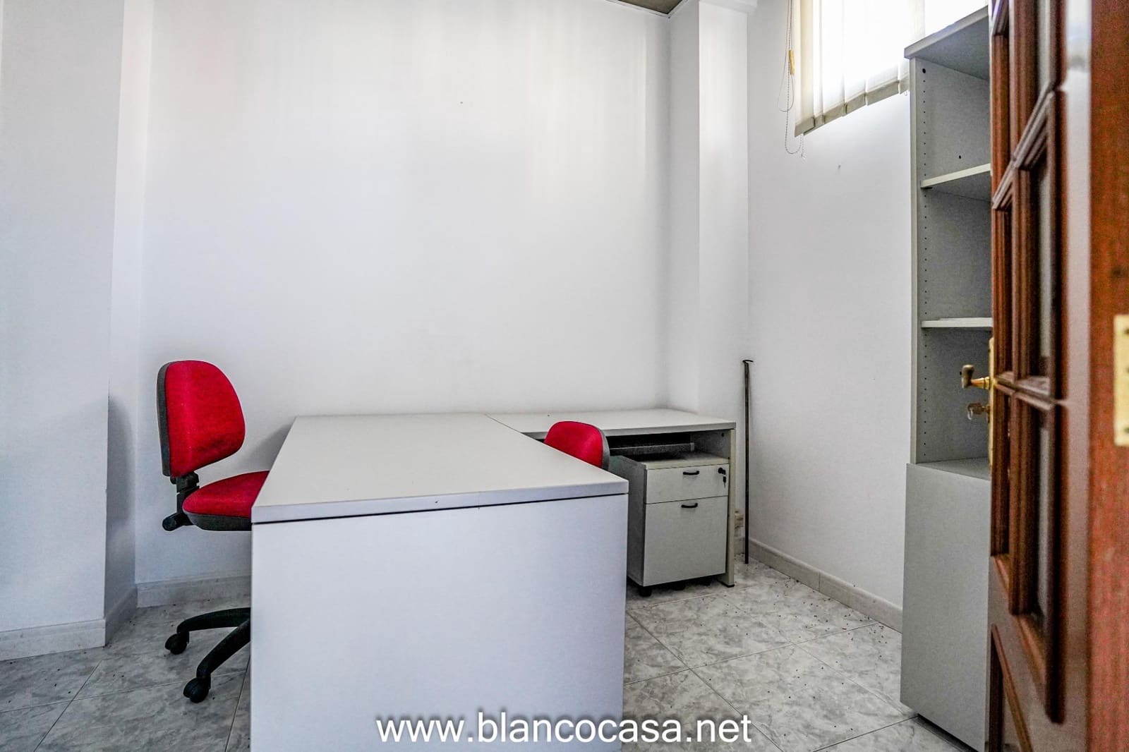 Kommersiell att hyra i Carballo - 500 € (Ref: 9383380)