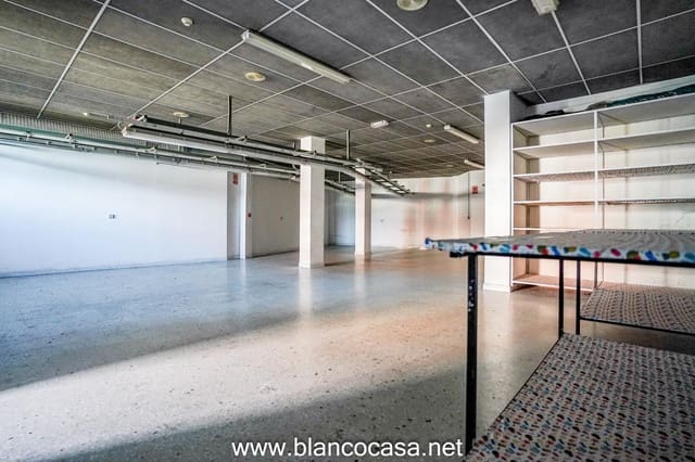 Erhverv til leje i Carballo - € 500 (Ref: 9383380)