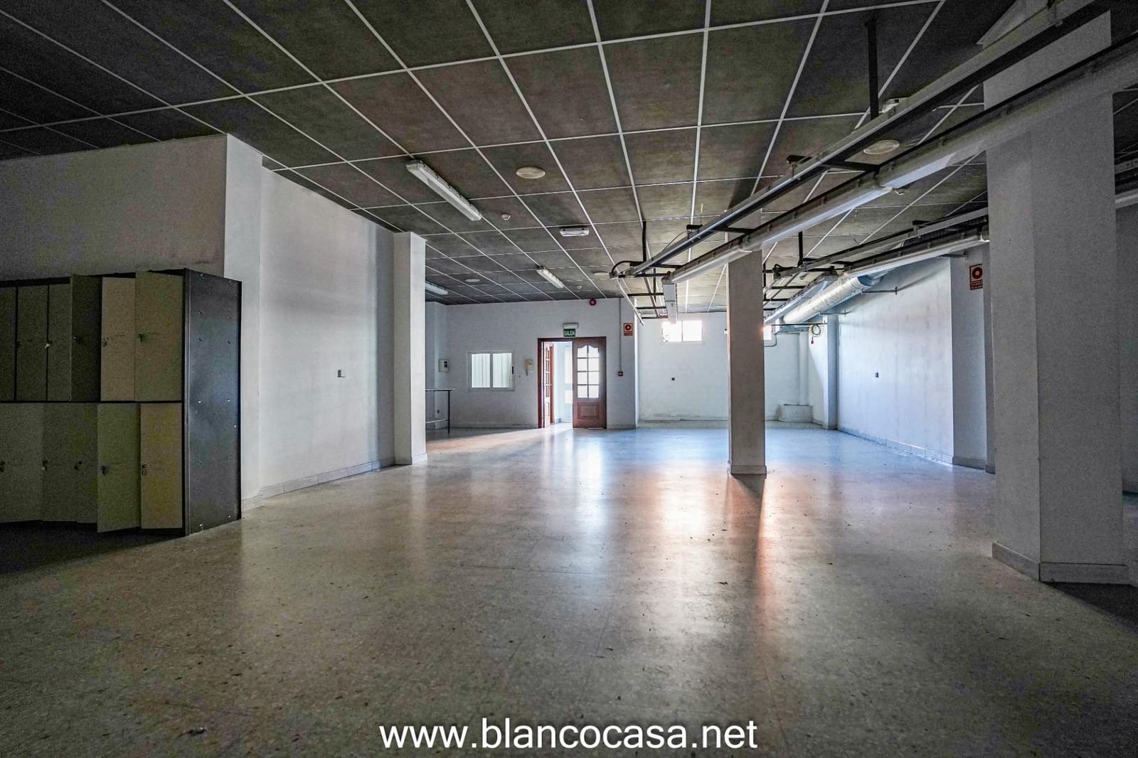 Kommersiell att hyra i Carballo - 500 € (Ref: 9383380)