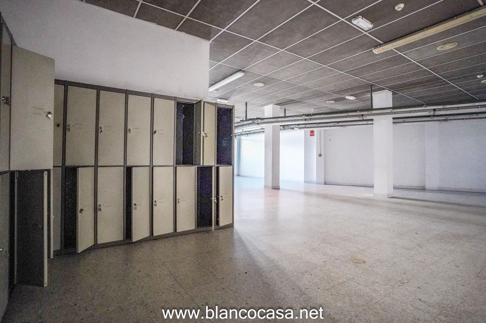 Kommersiell att hyra i Carballo - 500 € (Ref: 9383380)