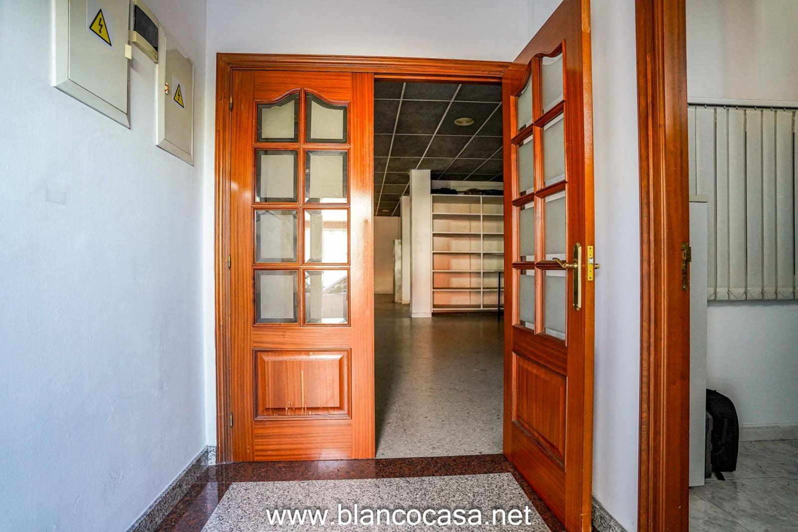 Kommersiell att hyra i Carballo - 500 € (Ref: 9383380)