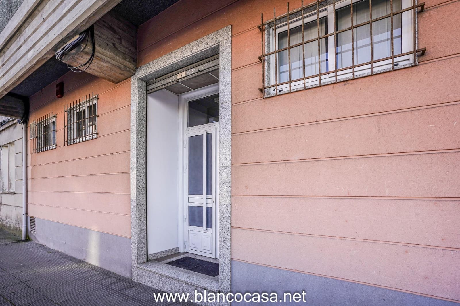 Kommersiell att hyra i Carballo - 500 € (Ref: 9383380)