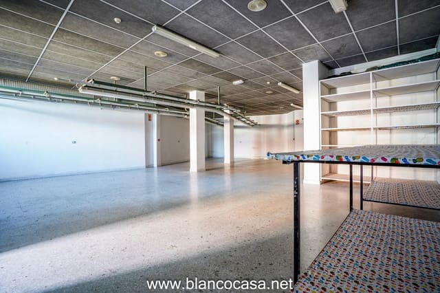 Erhverv til leje i Carballo - € 500 (Ref: 9383380)