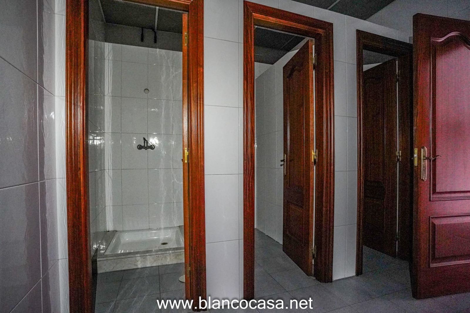 Kommersiell att hyra i Carballo - 500 € (Ref: 9383380)