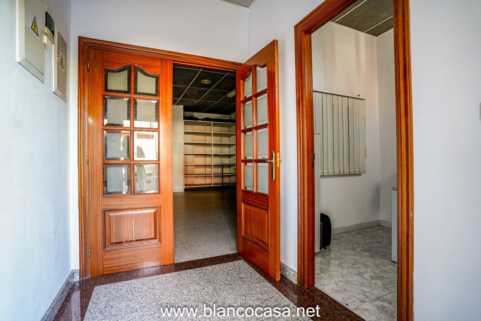 Kommersiell att hyra i Carballo - 500 € (Ref: 9383380)