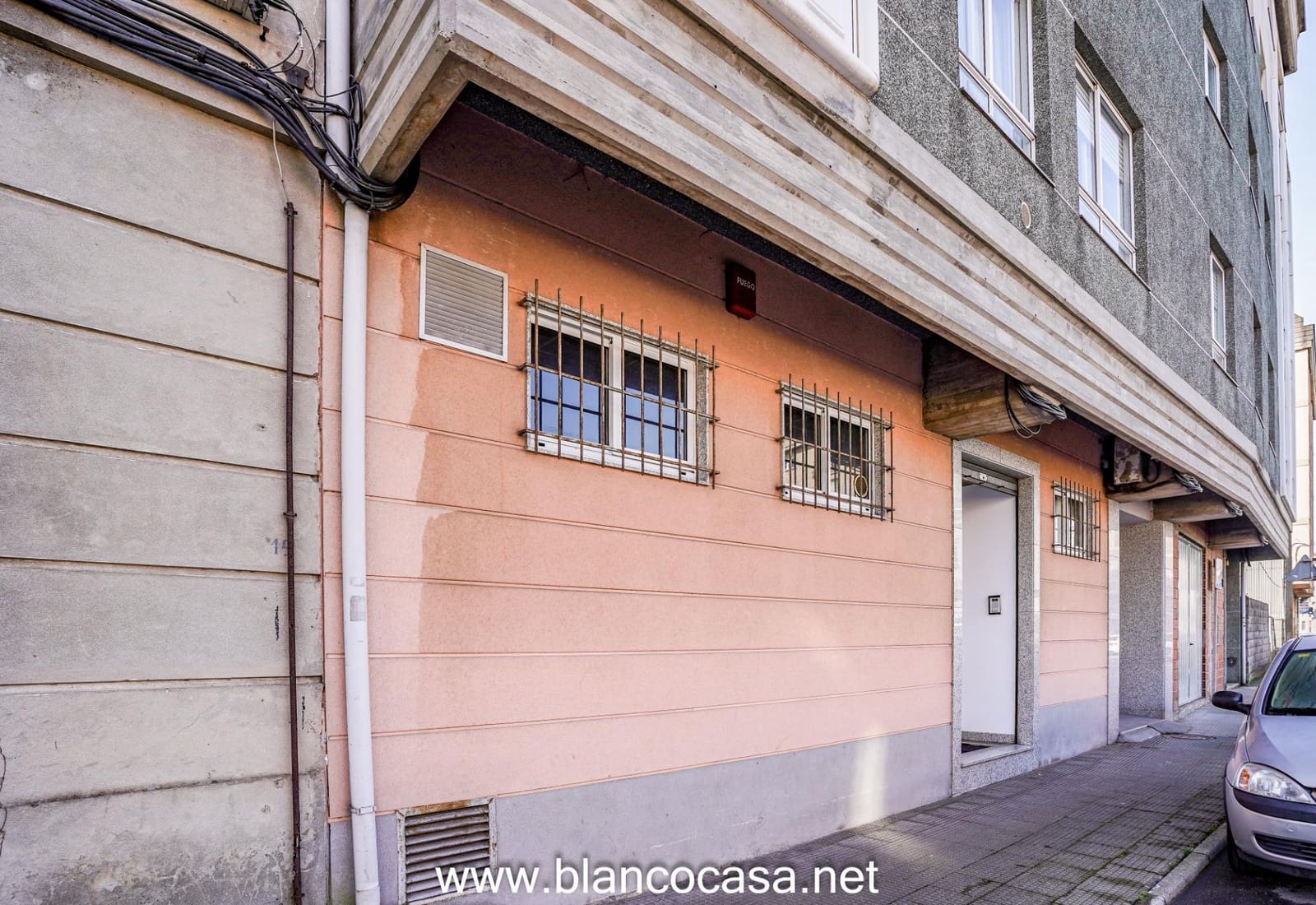 Kommersiell att hyra i Carballo - 500 € (Ref: 9383380)