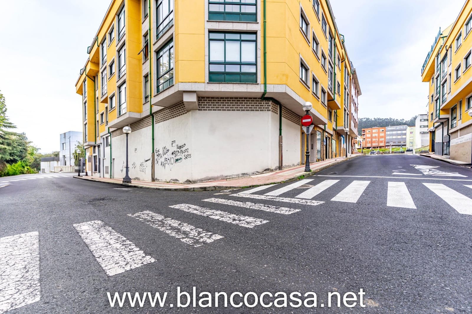 Commercial for rent in Arteixo - € 500 (Ref: 9383382)