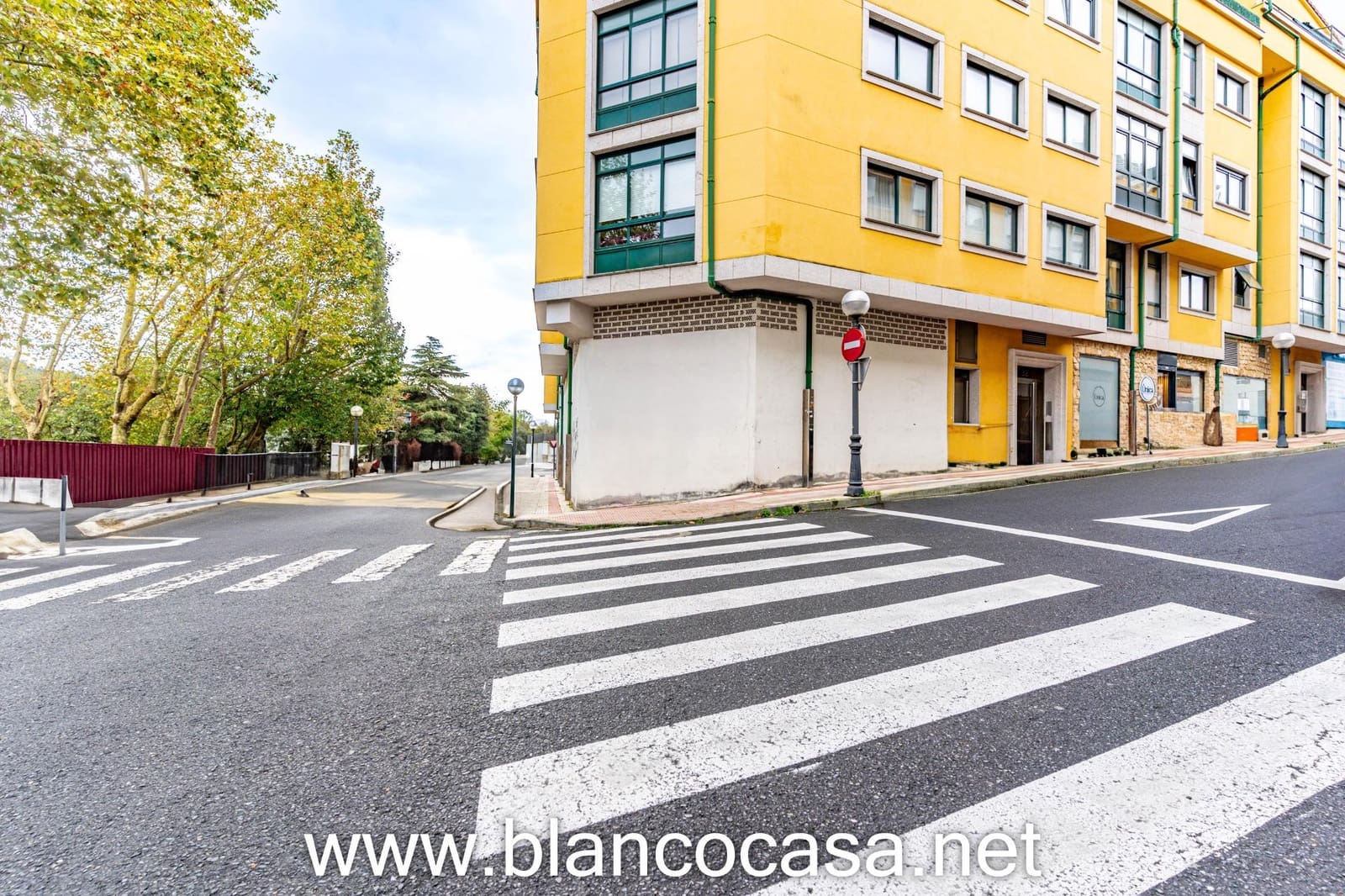 Commercial for rent in Arteixo - € 500 (Ref: 9383382)