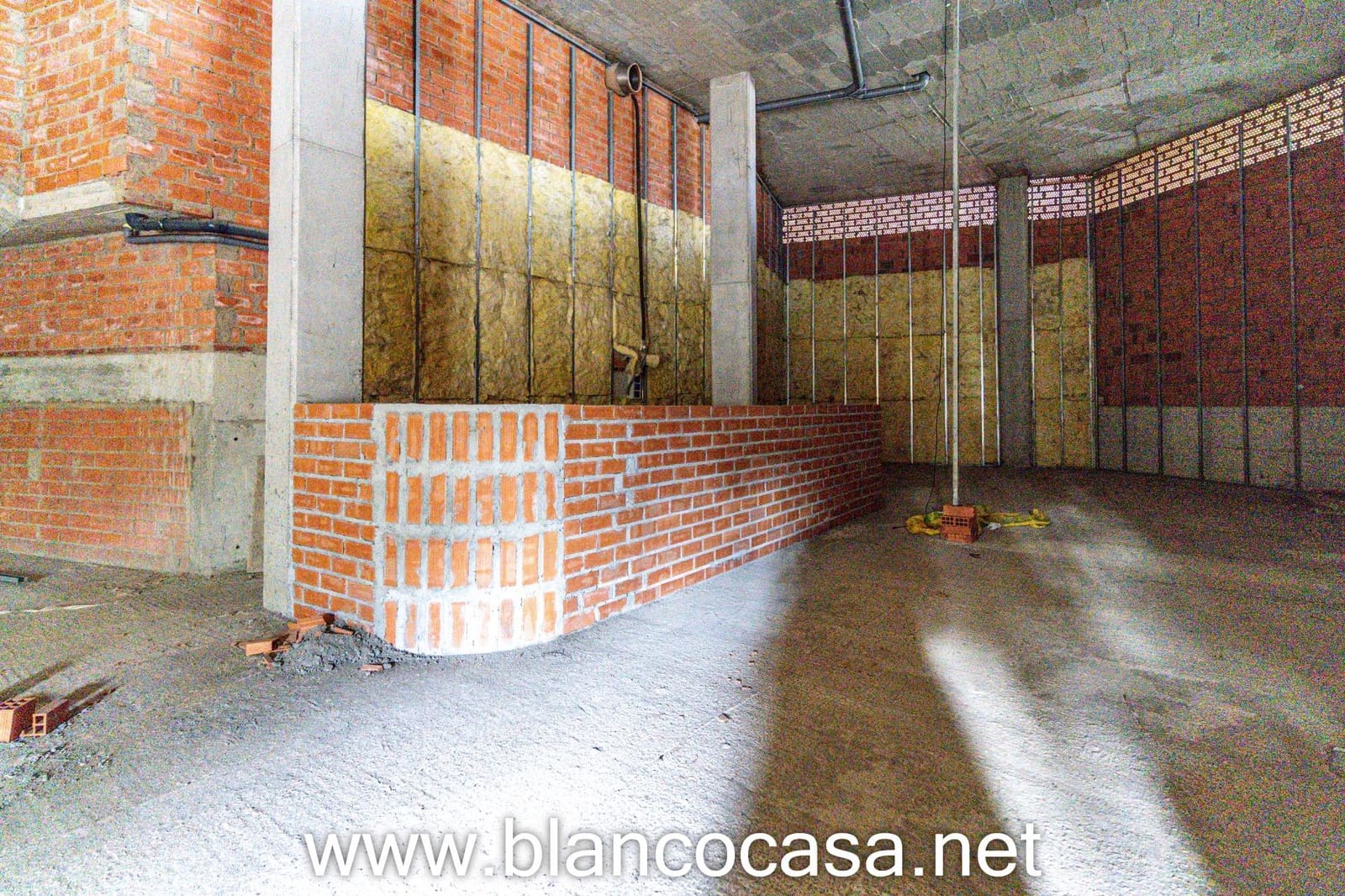 Commercial for rent in Arteixo - € 500 (Ref: 9383382)