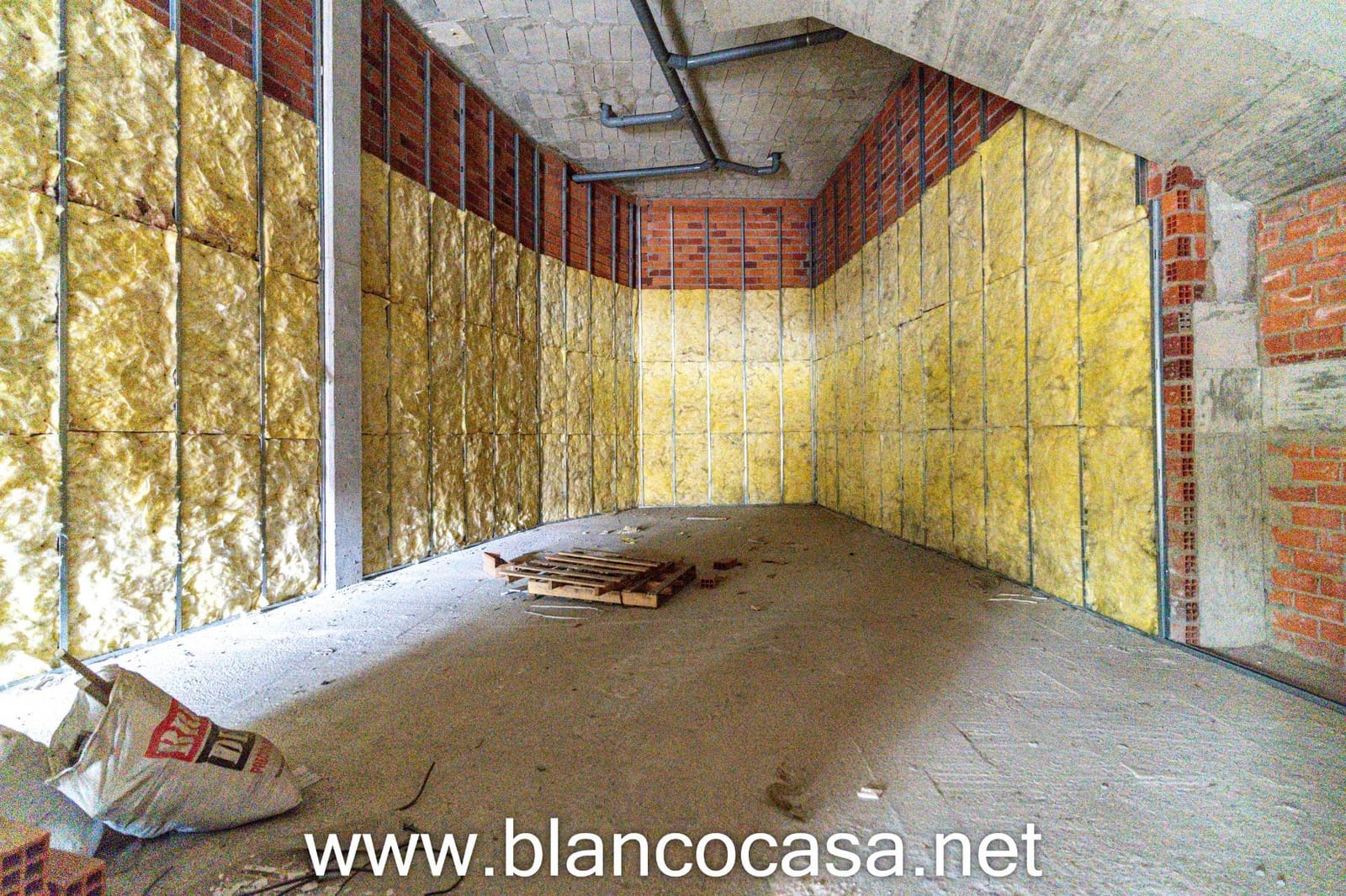 Commercial for rent in Arteixo - € 500 (Ref: 9383382)