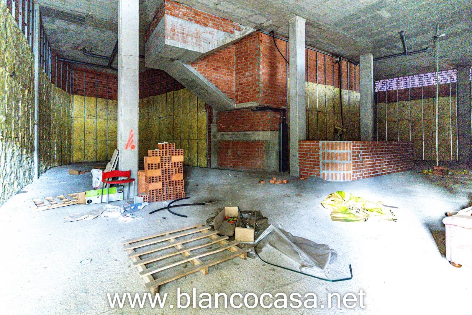 Commercial for rent in Arteixo - € 500 (Ref: 9383382)