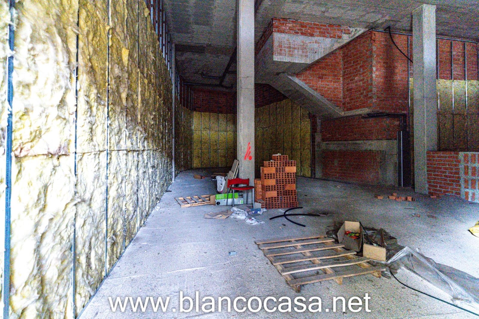 Commercial for rent in Arteixo - € 500 (Ref: 9383382)