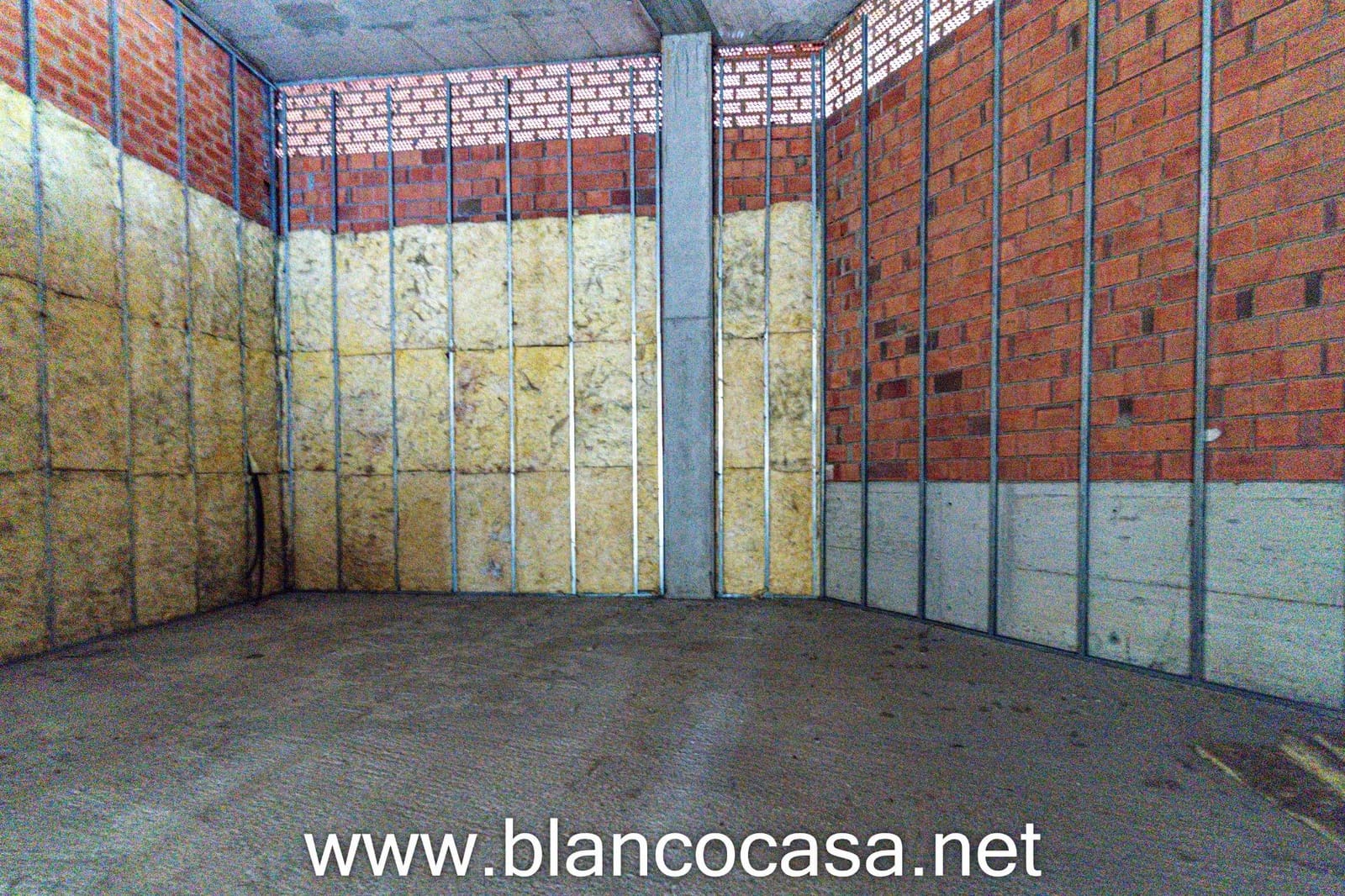 Commercial for rent in Arteixo - € 500 (Ref: 9383382)