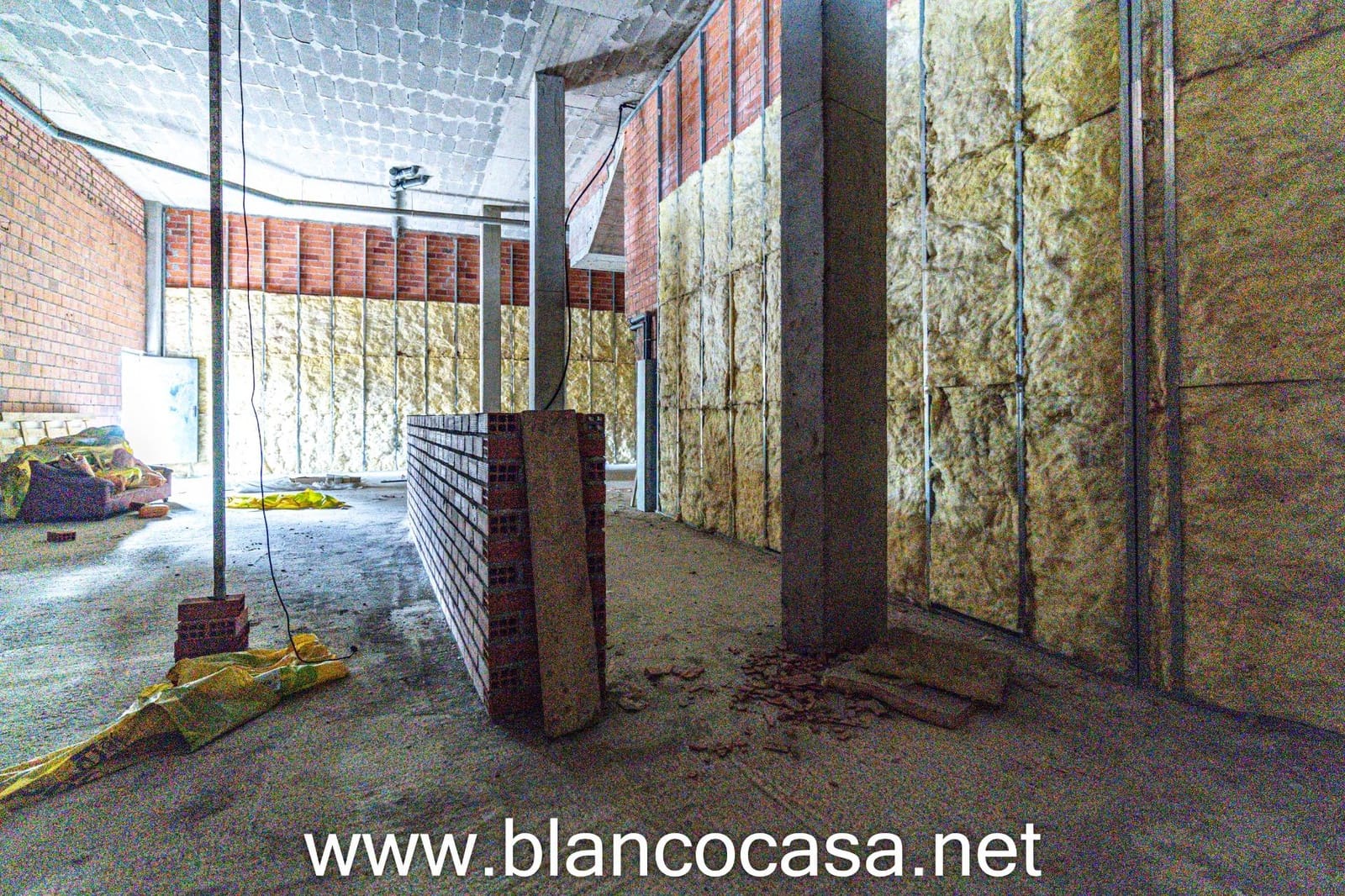 Commercial for rent in Arteixo - € 500 (Ref: 9383382)