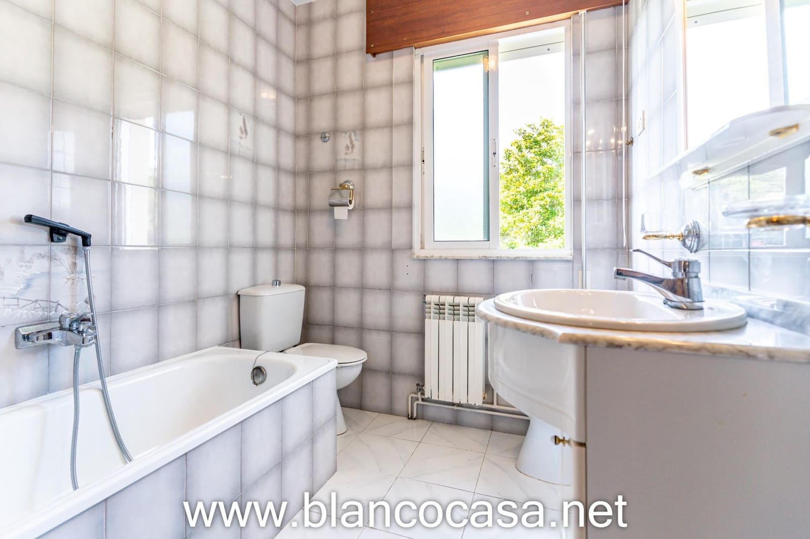 5 soverom Finca/Herregård til salgs i Carballo med garasje - € 284 900 (Ref: 9383383)