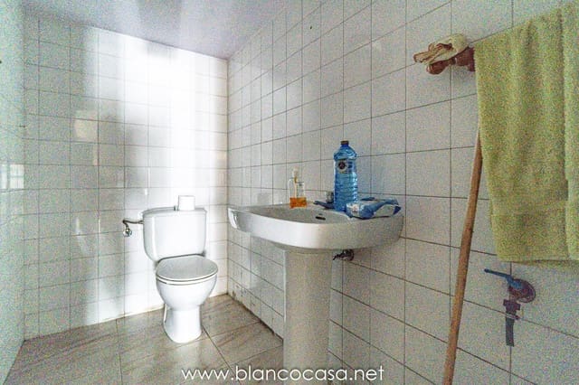 1 bedroom Commercial for sale in Carballo - € 139,990 (Ref: 9383384)