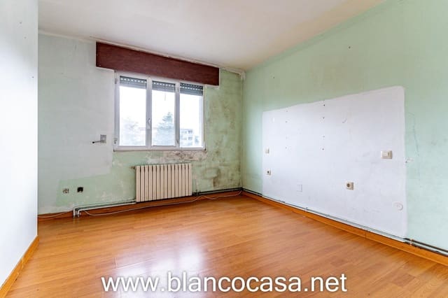 2 Zimmer Wohnung zu verkaufen in Carballo mit Garage - 111.000 € (Ref: 9383385)