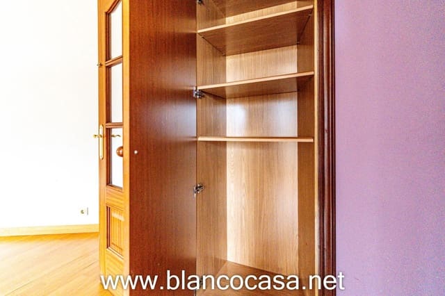 2 Zimmer Wohnung zu verkaufen in Carballo mit Garage - 111.000 € (Ref: 9383385)