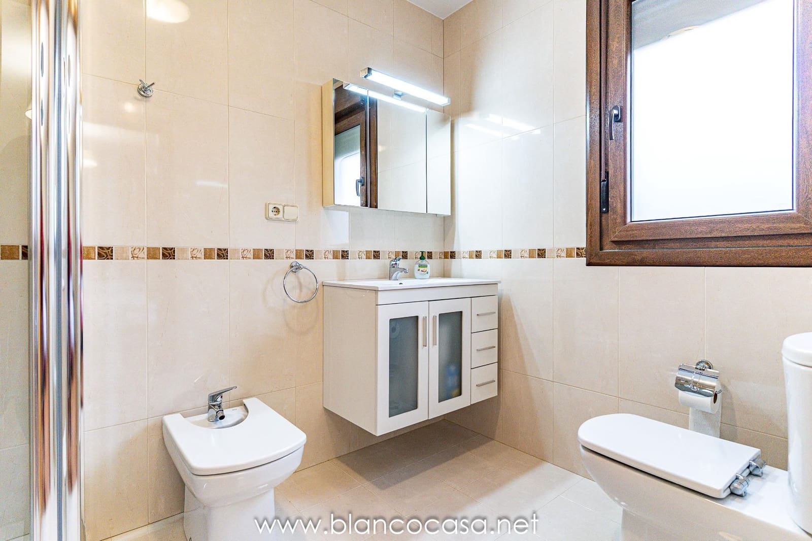 6 sypialnia Willa na sprzedaż w Carballo z garażem - 440 000 € (Ref: 9383387)