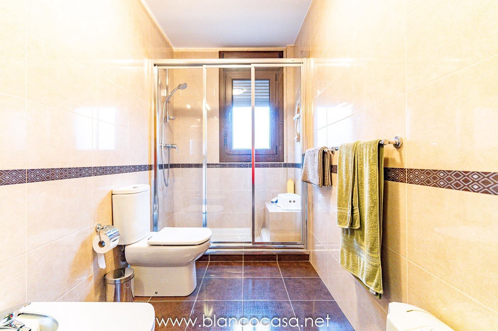 6 sypialnia Willa na sprzedaż w Carballo z garażem - 440 000 € (Ref: 9383387)