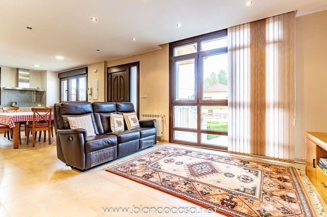 6 bedroom Villa for sale in Carballo with garage - € 440,000 (Ref: 9383387)