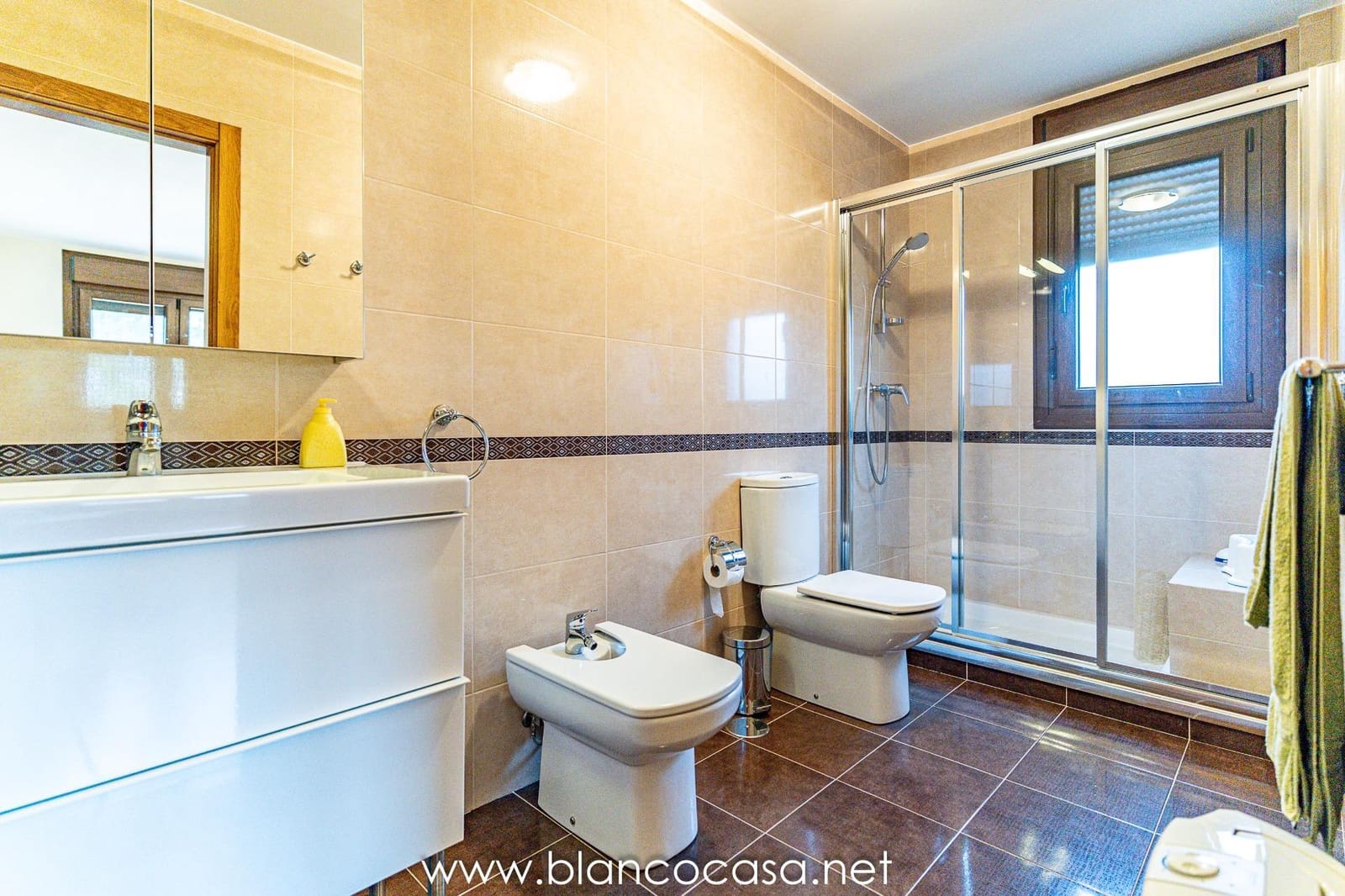 6 sypialnia Willa na sprzedaż w Carballo z garażem - 440 000 € (Ref: 9383387)