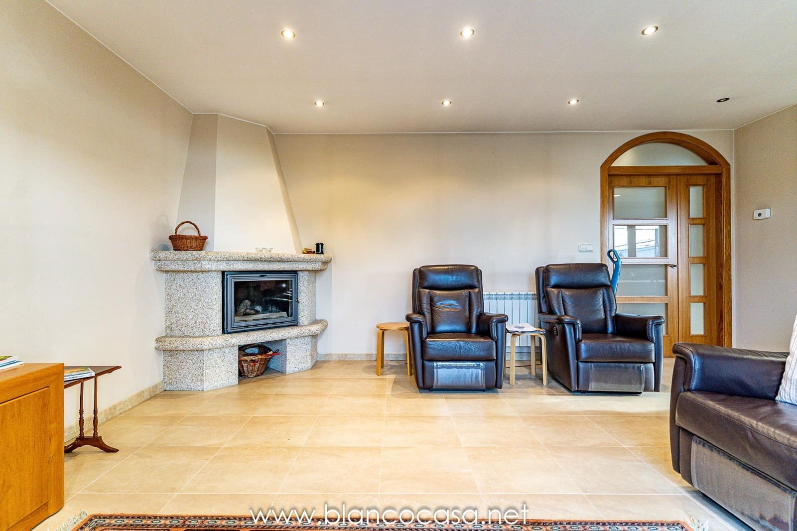 6 sypialnia Willa na sprzedaż w Carballo z garażem - 440 000 € (Ref: 9383387)