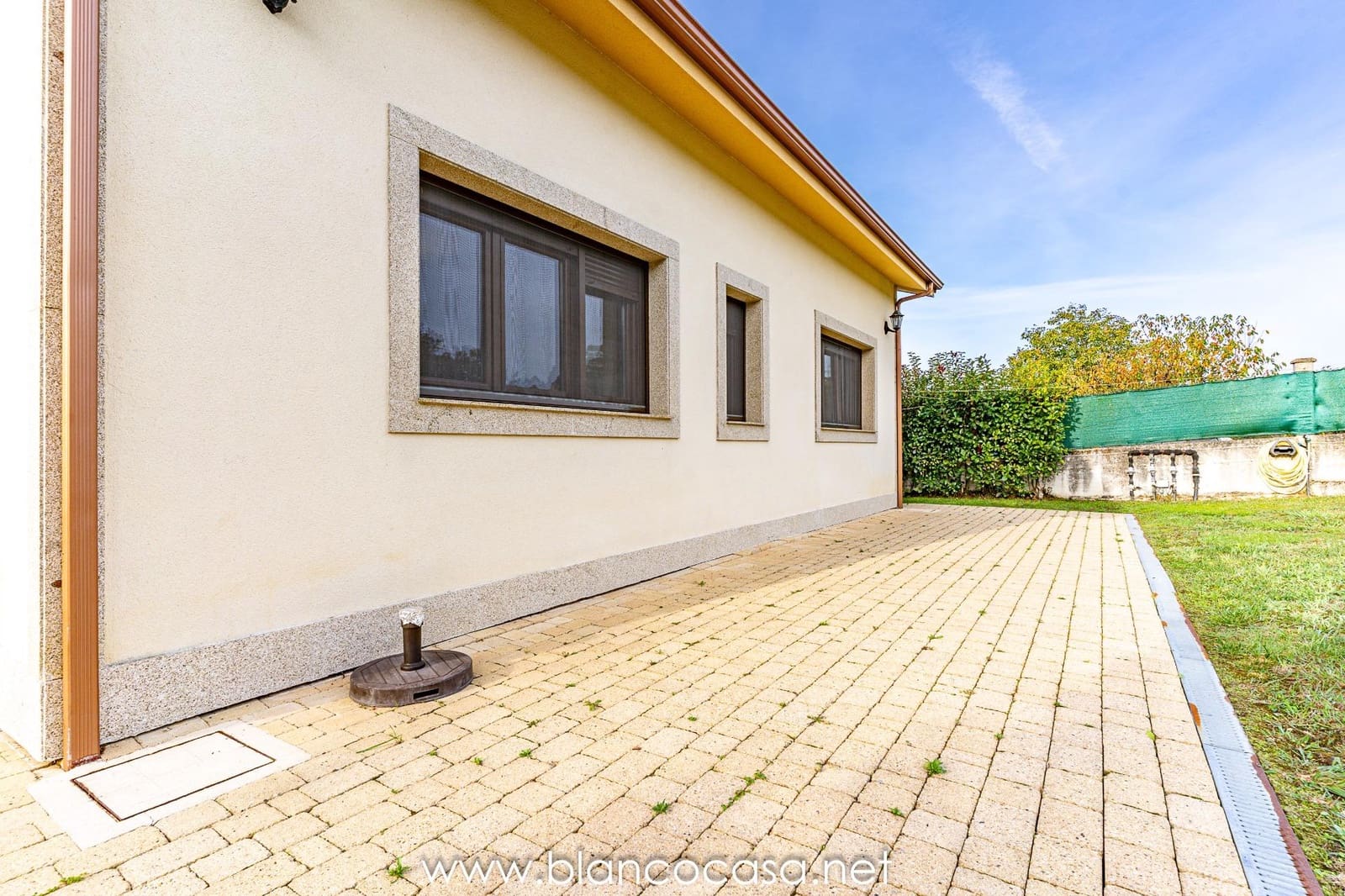 6 sypialnia Willa na sprzedaż w Carballo z garażem - 440 000 € (Ref: 9383387)