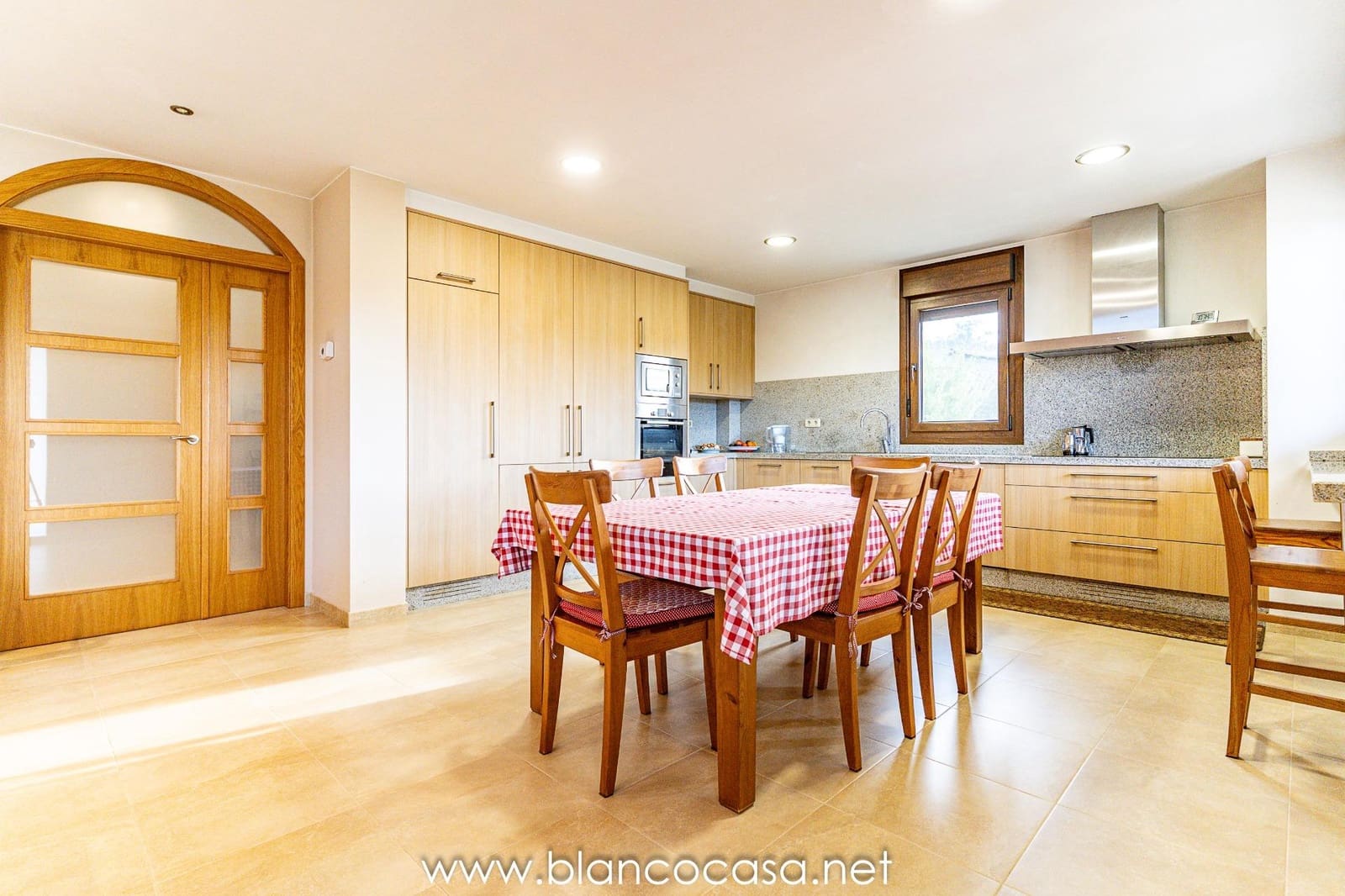 6 sypialnia Willa na sprzedaż w Carballo z garażem - 440 000 € (Ref: 9383387)