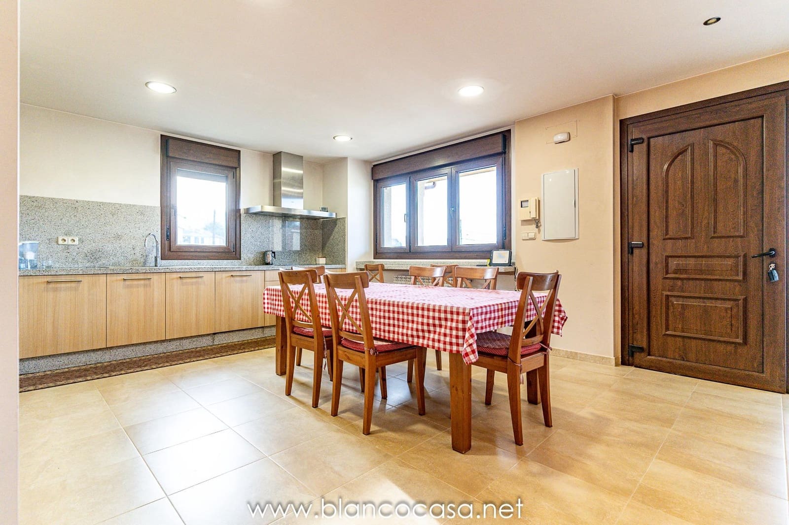 6 sypialnia Willa na sprzedaż w Carballo z garażem - 440 000 € (Ref: 9383387)