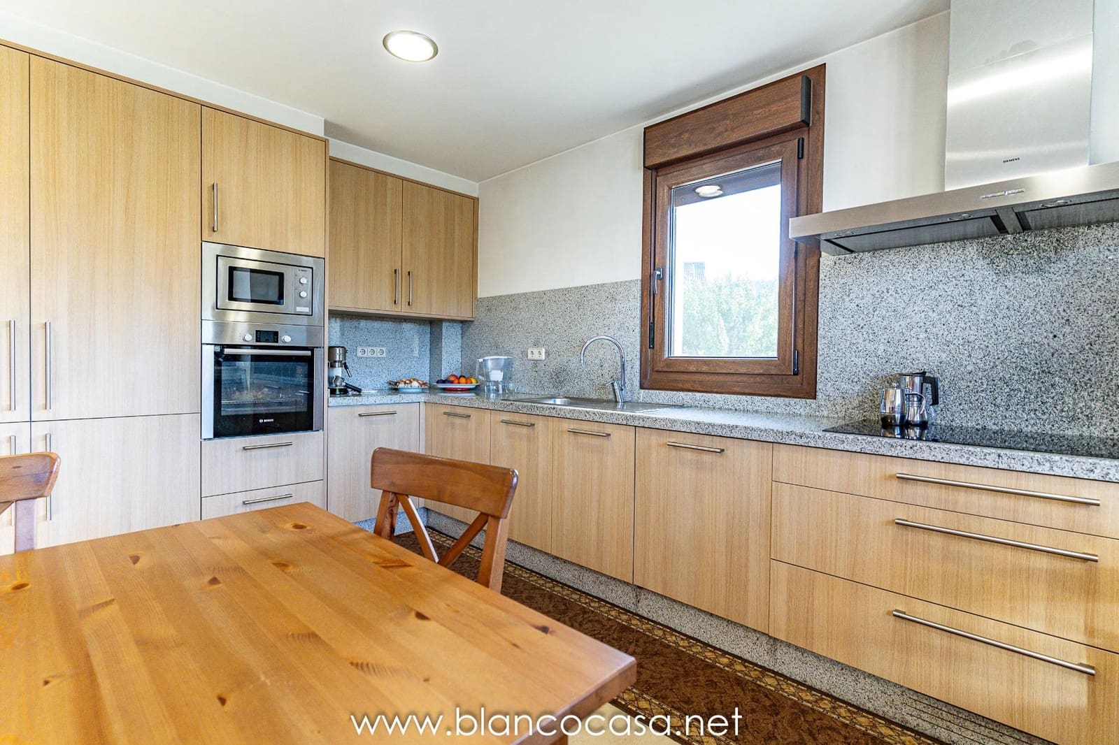 6 sypialnia Willa na sprzedaż w Carballo z garażem - 440 000 € (Ref: 9383387)