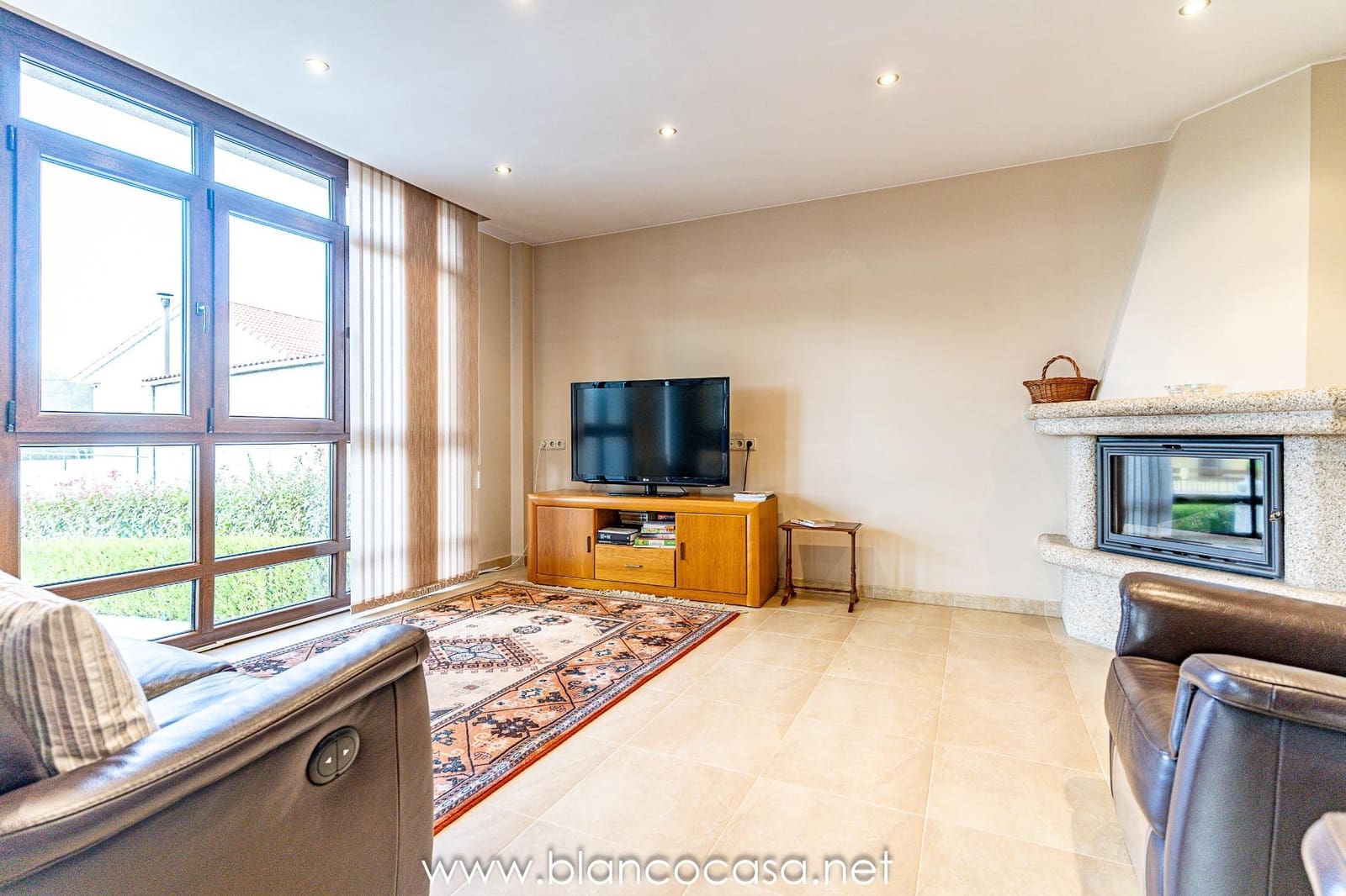 6 sypialnia Willa na sprzedaż w Carballo z garażem - 440 000 € (Ref: 9383387)