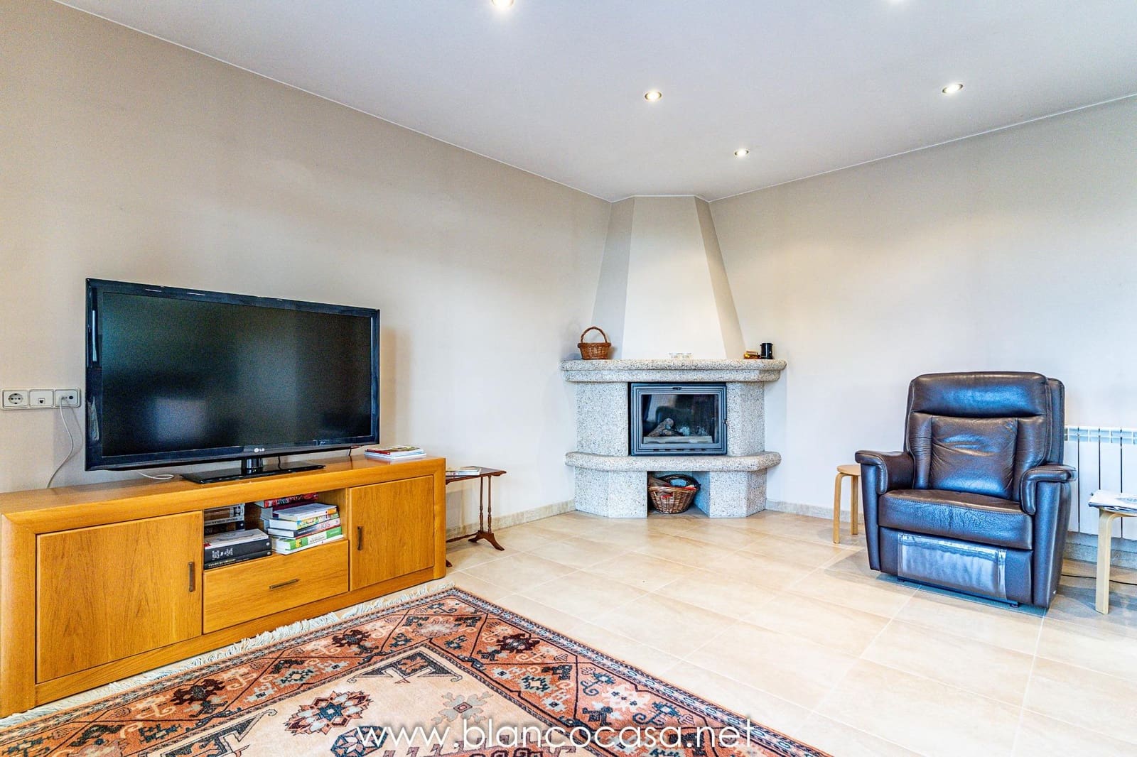 6 sypialnia Willa na sprzedaż w Carballo z garażem - 440 000 € (Ref: 9383387)