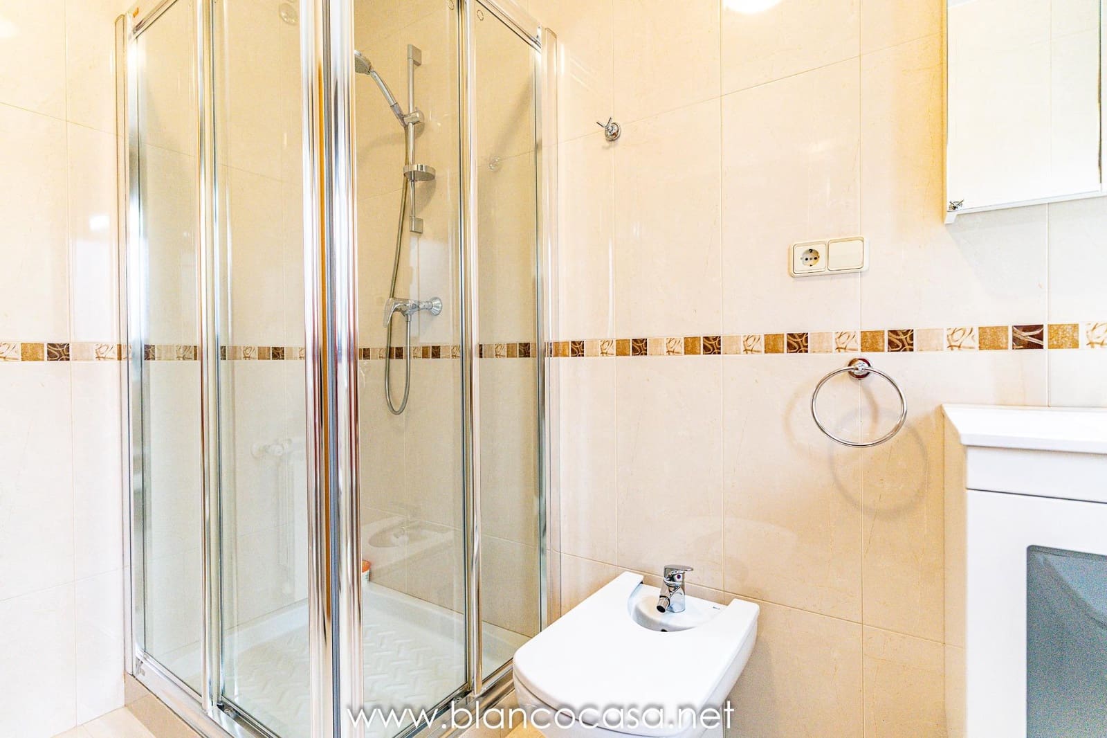 6 sypialnia Willa na sprzedaż w Carballo z garażem - 440 000 € (Ref: 9383387)