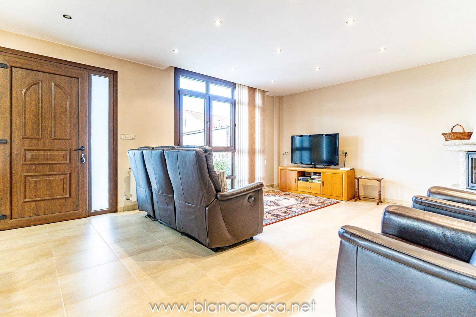 6 sypialnia Willa na sprzedaż w Carballo z garażem - 440 000 € (Ref: 9383387)