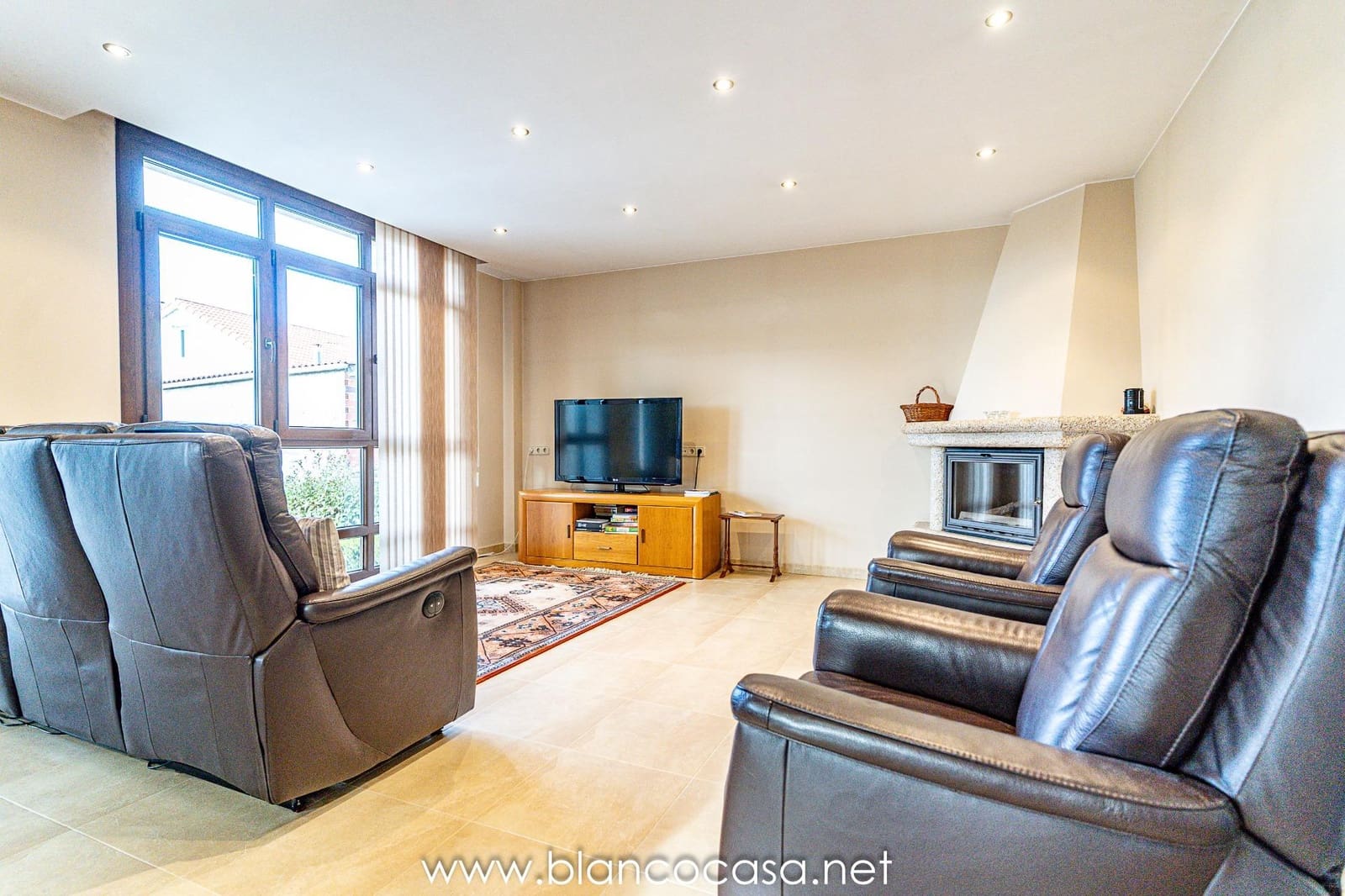 6 sypialnia Willa na sprzedaż w Carballo z garażem - 440 000 € (Ref: 9383387)