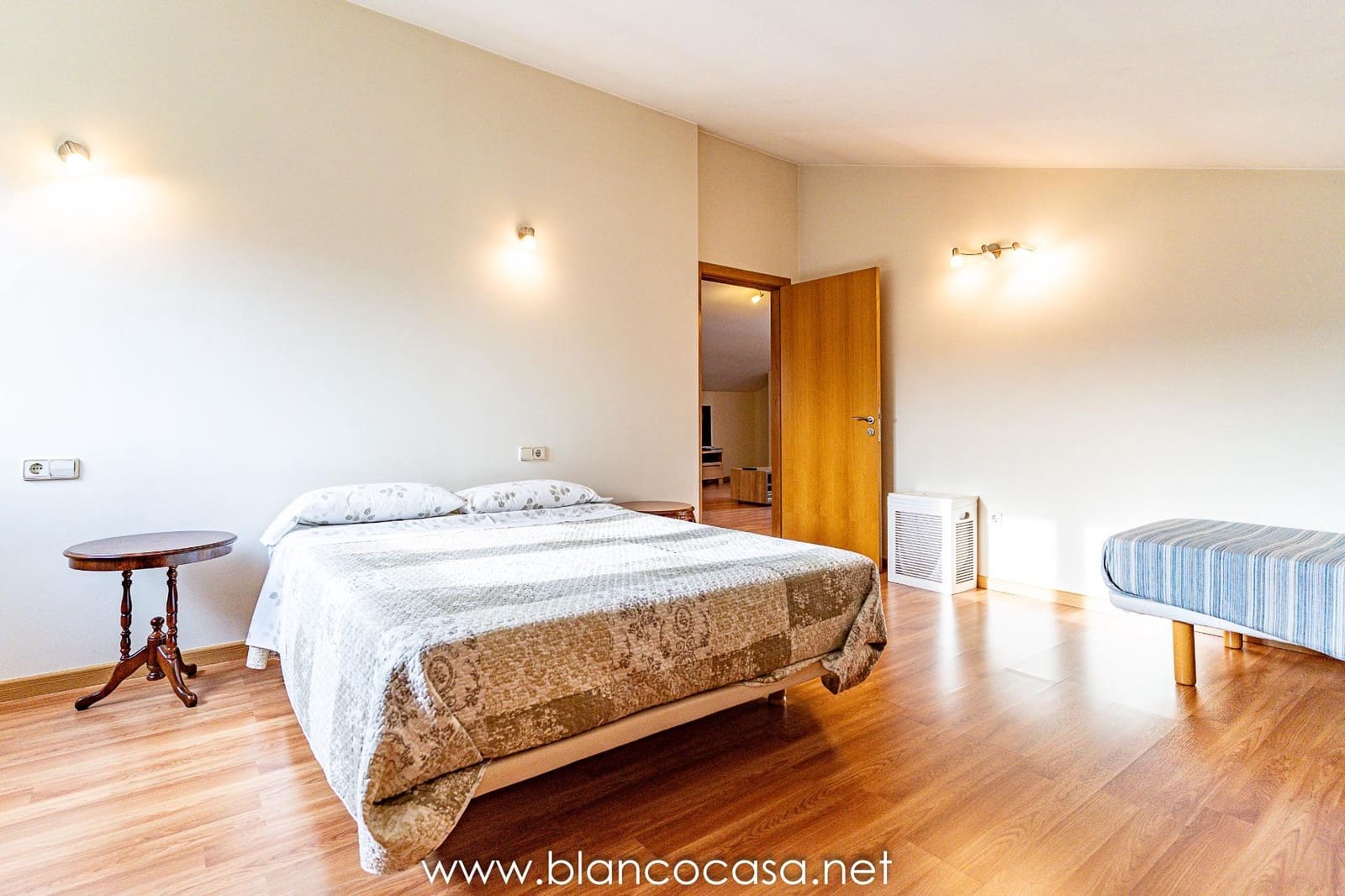 6 sypialnia Willa na sprzedaż w Carballo z garażem - 440 000 € (Ref: 9383387)