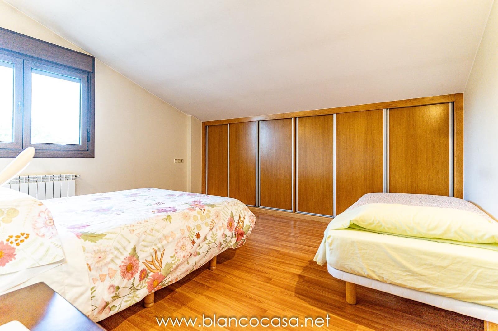 6 sypialnia Willa na sprzedaż w Carballo z garażem - 440 000 € (Ref: 9383387)