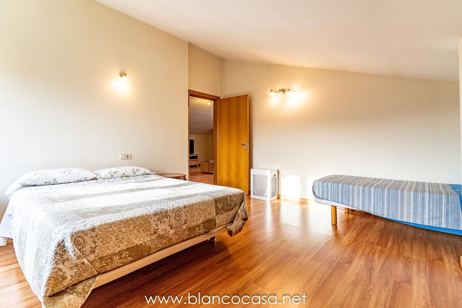 6 sypialnia Willa na sprzedaż w Carballo z garażem - 440 000 € (Ref: 9383387)