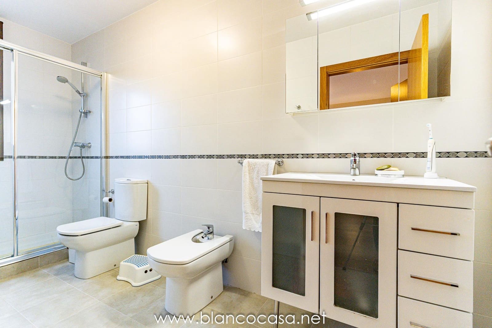 6 sypialnia Willa na sprzedaż w Carballo z garażem - 440 000 € (Ref: 9383387)