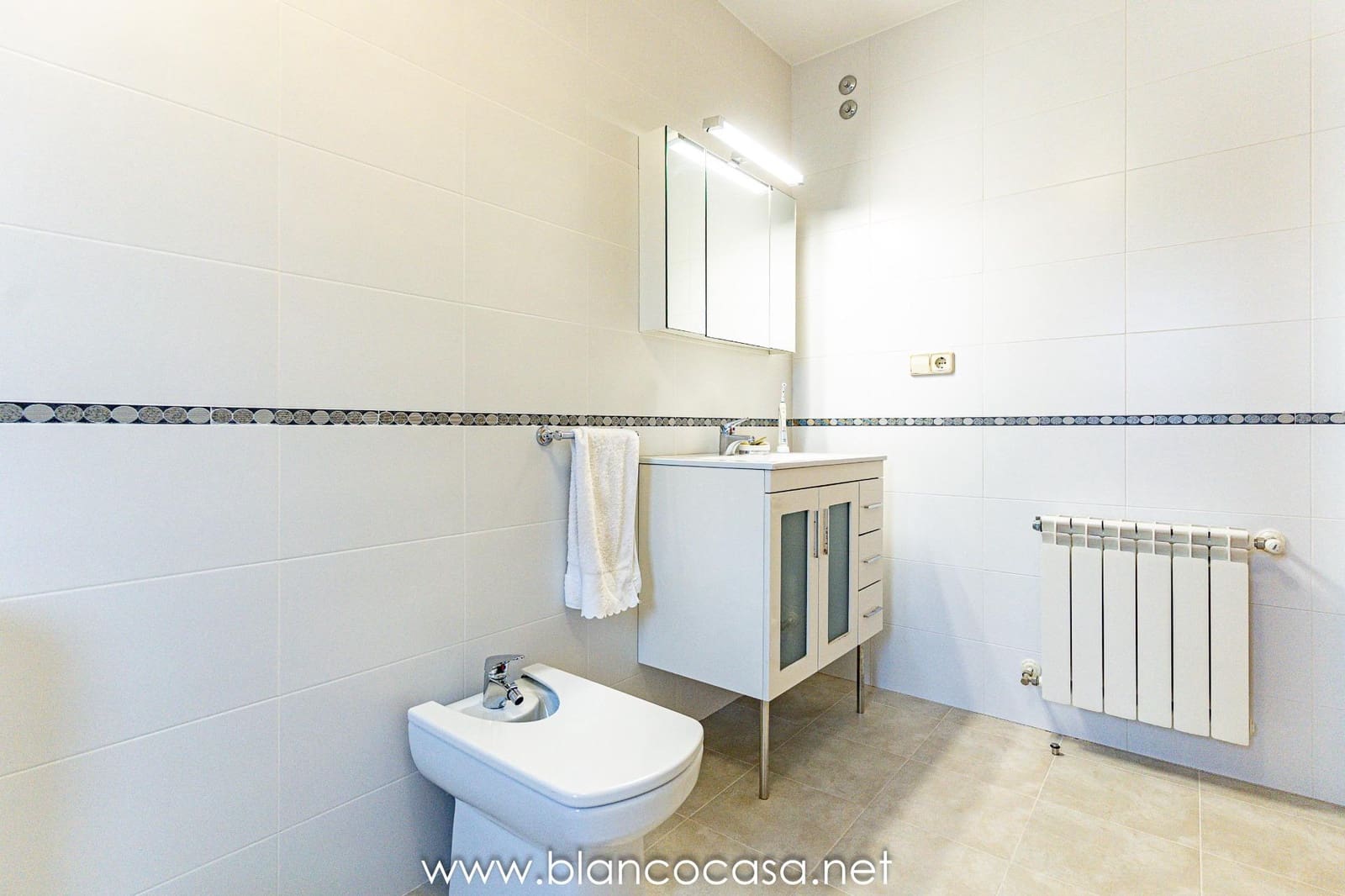 6 sypialnia Willa na sprzedaż w Carballo z garażem - 440 000 € (Ref: 9383387)