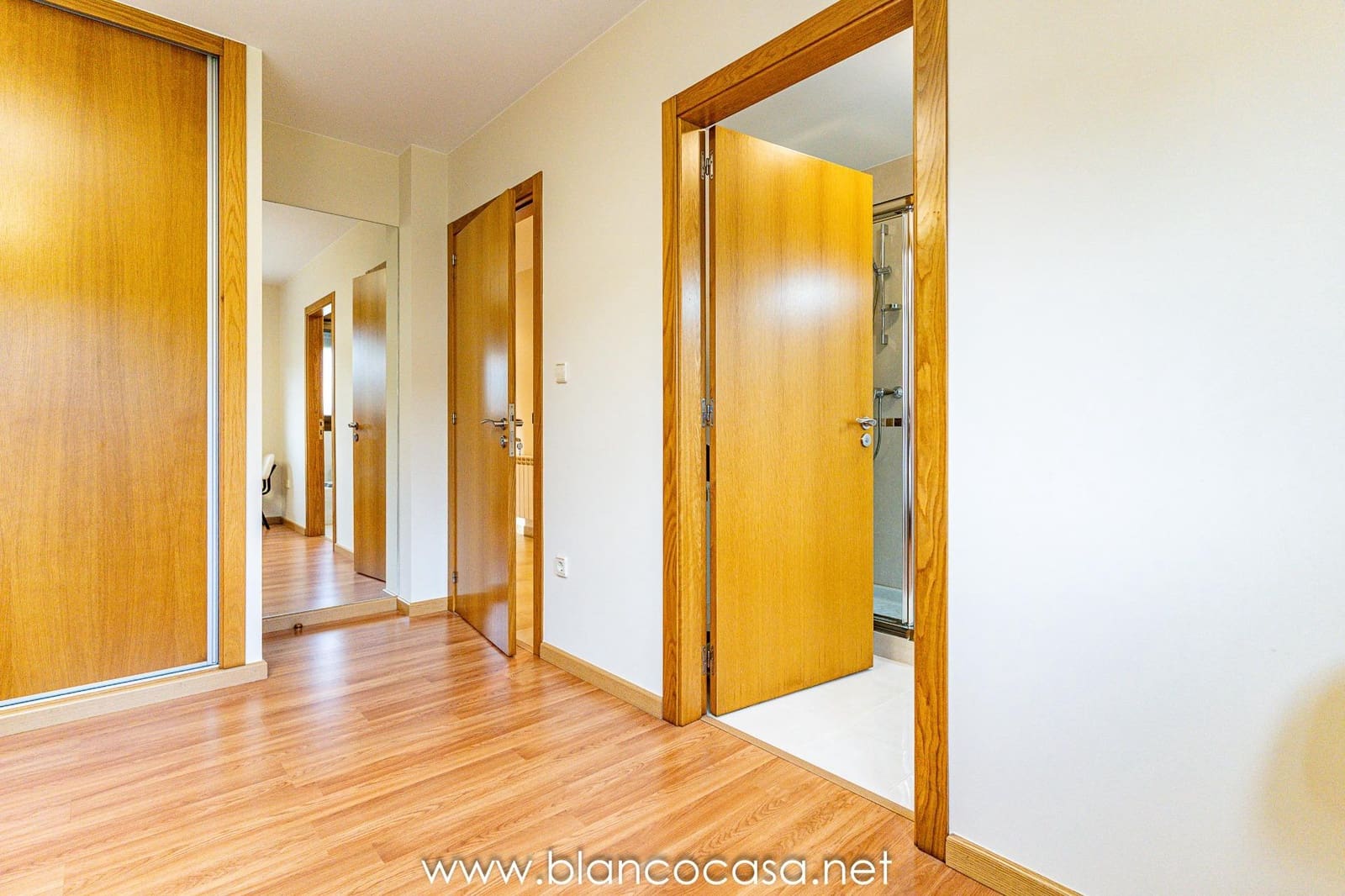 6 sypialnia Willa na sprzedaż w Carballo z garażem - 440 000 € (Ref: 9383387)